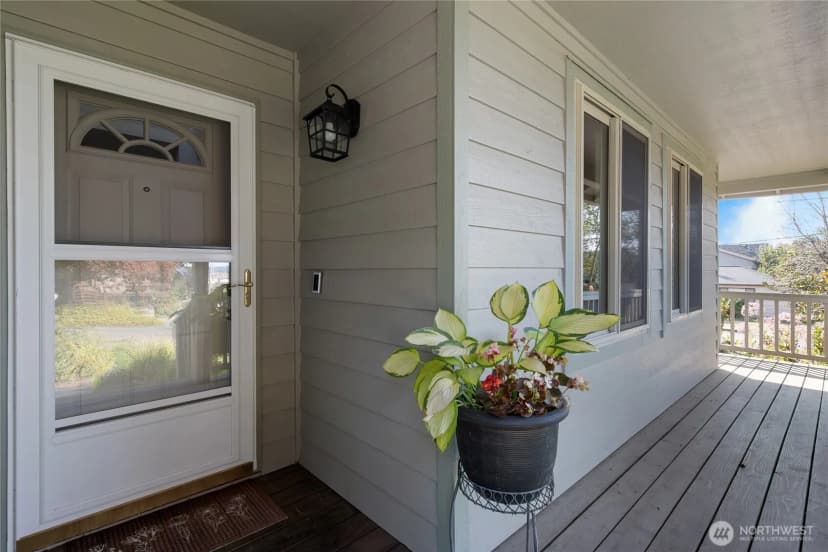 Property photo for 8024 33rd Street W, University Place photo 3