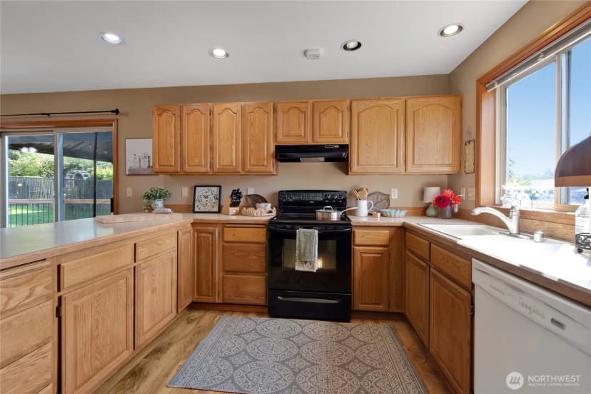 Property photo for 8024 33rd Street W, University Place photo 11