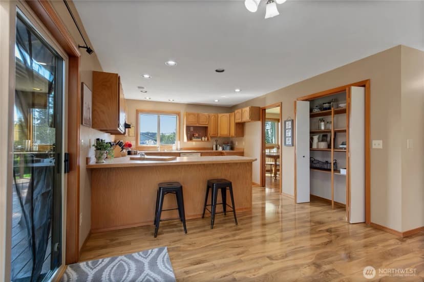 Property photo for 8024 33rd Street W, University Place photo 13