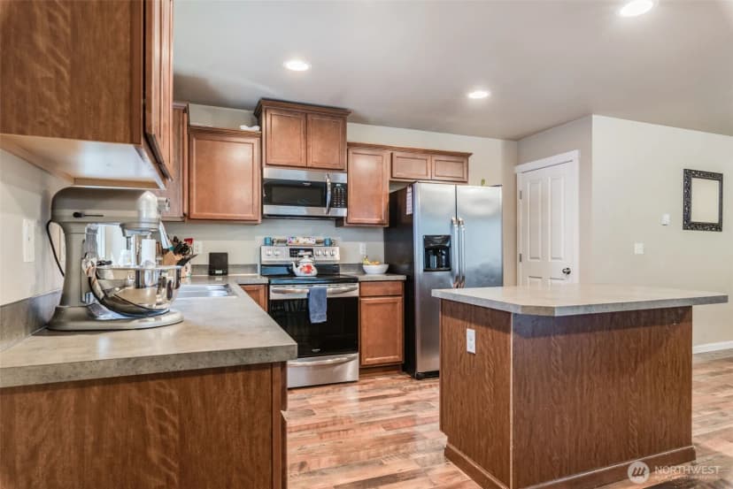 Property photo for 2225 Se Kelby Cir, Port Orchard photo 10