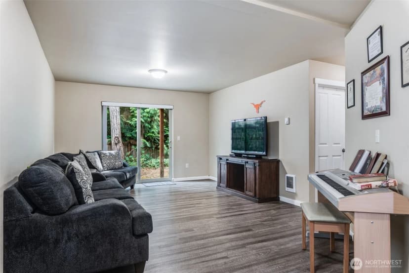 Property photo for 2225 Se Kelby Cir, Port Orchard photo 11