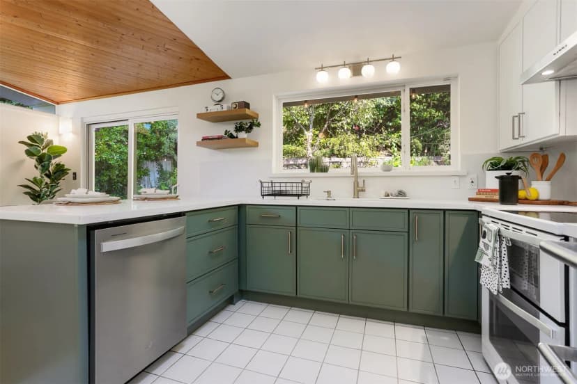 Property photo for 8614 25th Avenue Ne, Seattle photo 8