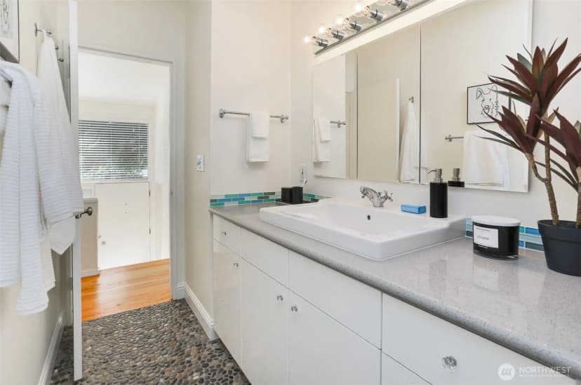 Property photo for 8614 25th Avenue Ne, Seattle photo 14
