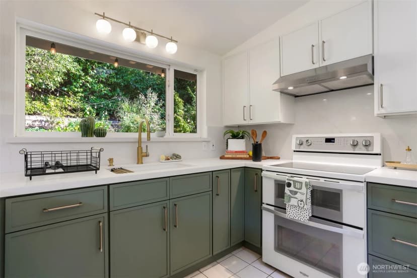 Property photo for 8614 25th Avenue Ne, Seattle photo 9