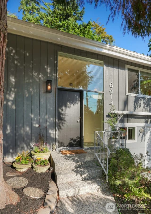 Property photo for 8614 25th Avenue Ne, Seattle photo 2