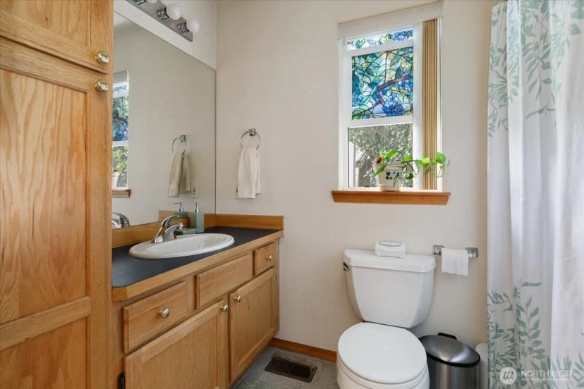 Property photo for 1875 Sw Sunnyside Avenue, Oak Harbor photo 18