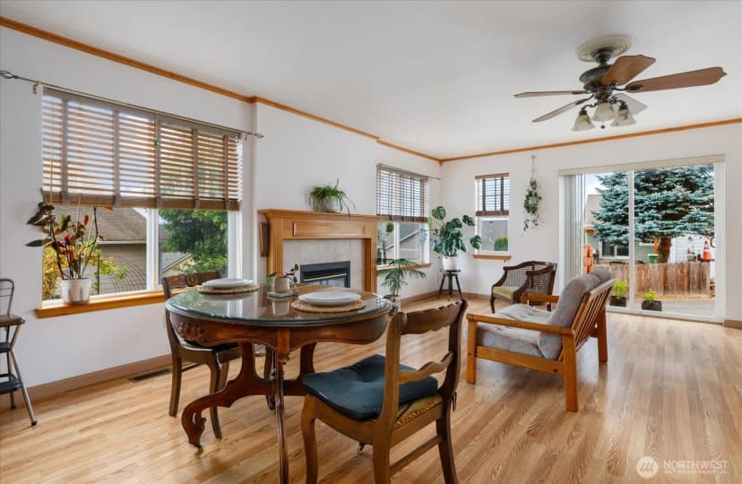 Property photo for 1875 Sw Sunnyside Avenue, Oak Harbor photo 10