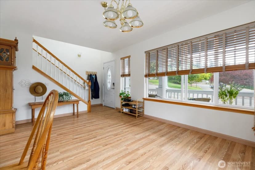 Property photo for 1875 Sw Sunnyside Avenue, Oak Harbor photo 5