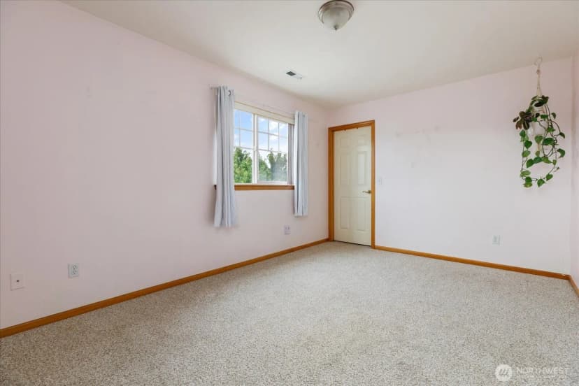 Property photo for 1875 Sw Sunnyside Avenue, Oak Harbor photo 23