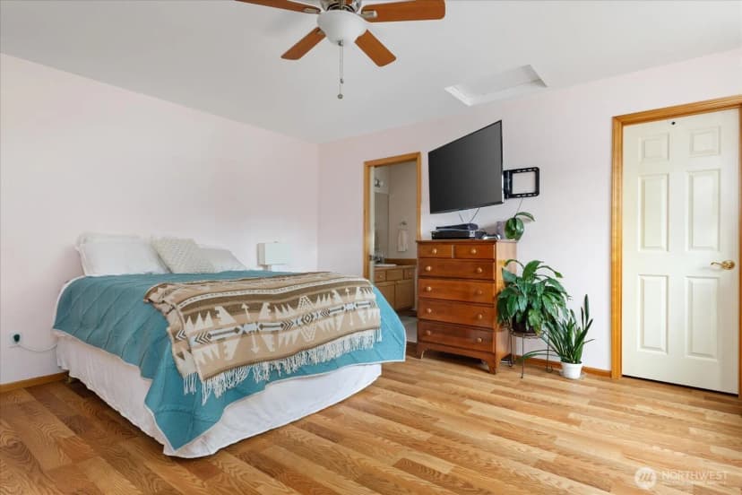 Property photo for 1875 Sw Sunnyside Avenue, Oak Harbor photo 16
