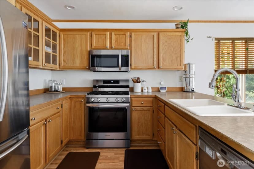Property photo for 1875 Sw Sunnyside Avenue, Oak Harbor photo 8