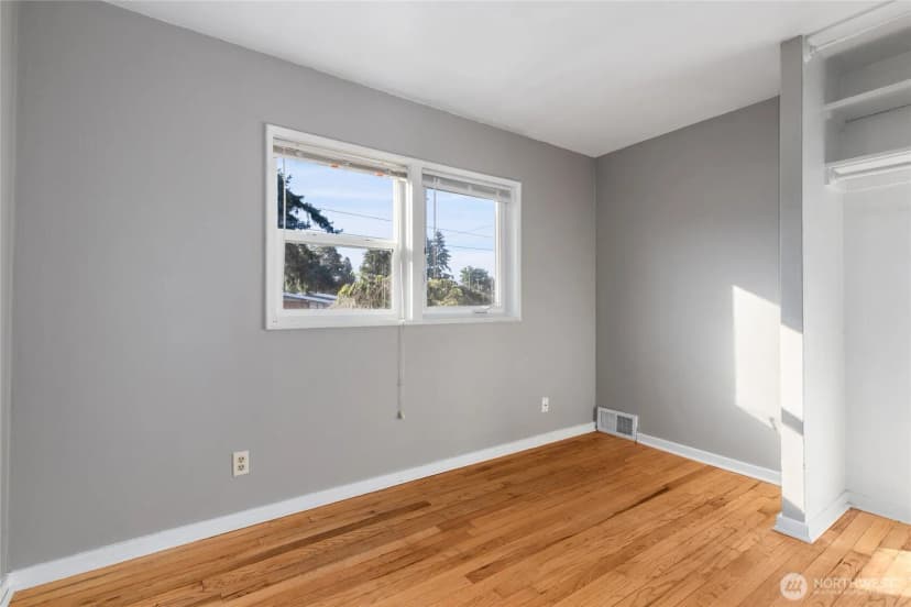Property photo for 2202 Ne 9th Place, Renton photo 13
