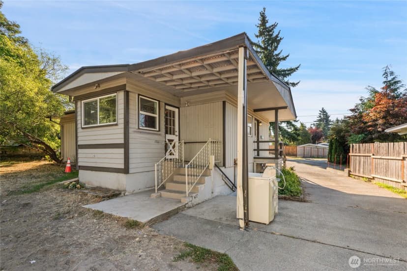 Property photo for 2202 Ne 9th Place, Renton photo 4