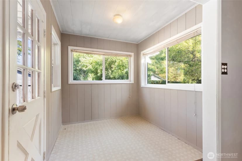 Property photo for 2202 Ne 9th Place, Renton photo 11