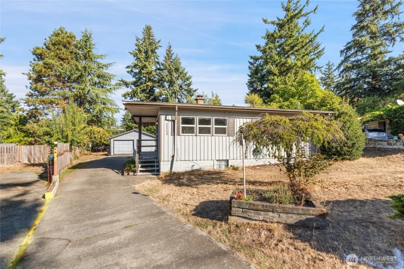 Property photo for 2202 Ne 9th Place, Renton photo 3
