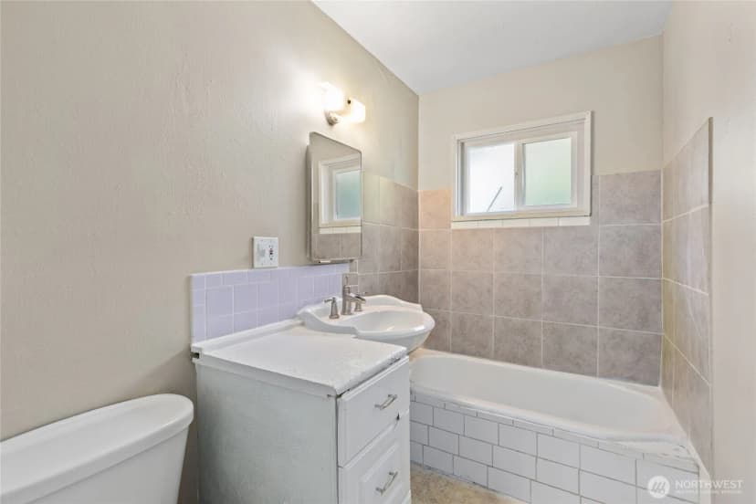 Property photo for 2202 Ne 9th Place, Renton photo 17