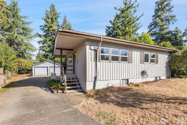 Property photo for 2202 Ne 9th Place, Renton