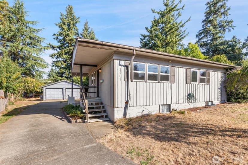 Property photo for 2202 Ne 9th Place, Renton