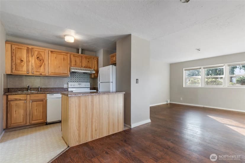 Property photo for 2202 Ne 9th Place, Renton photo 9