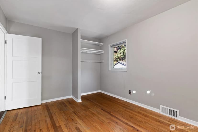 Property photo for 2202 Ne 9th Place, Renton photo 7