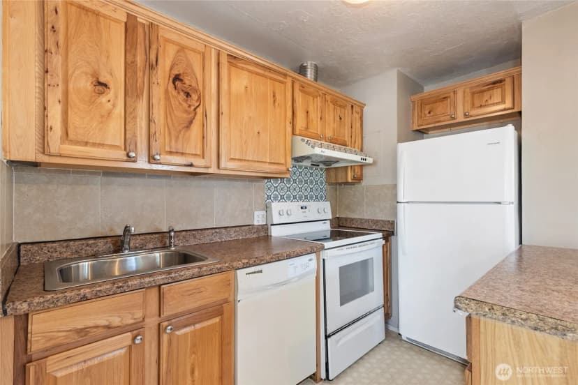 Property photo for 2202 Ne 9th Place, Renton photo 6