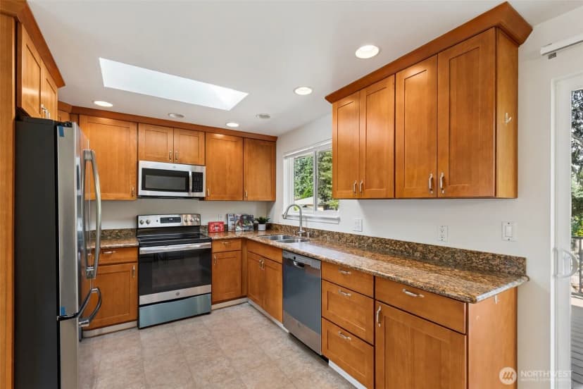 Property photo for 16518 Ne 25th Place, Bellevue photo 5