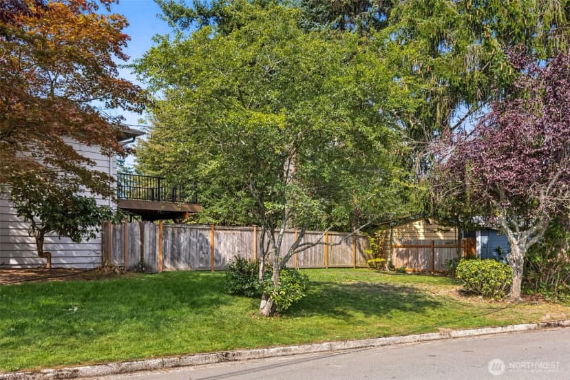 Property photo for 16518 Ne 25th Place, Bellevue photo 20