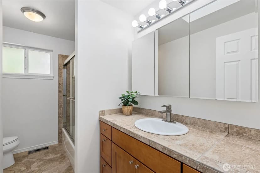 Property photo for 16518 Ne 25th Place, Bellevue photo 14