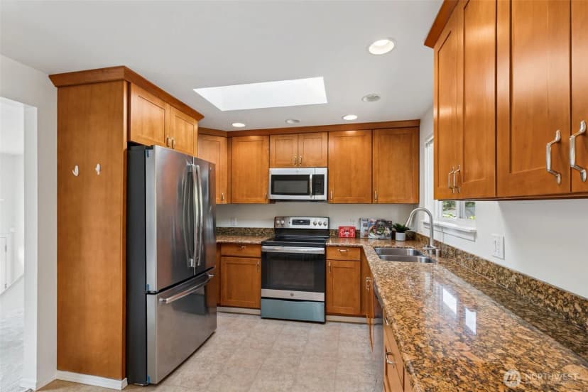 Property photo for 16518 Ne 25th Place, Bellevue photo 6
