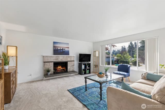 Property photo for 16518 Ne 25th Place, Bellevue photo 3
