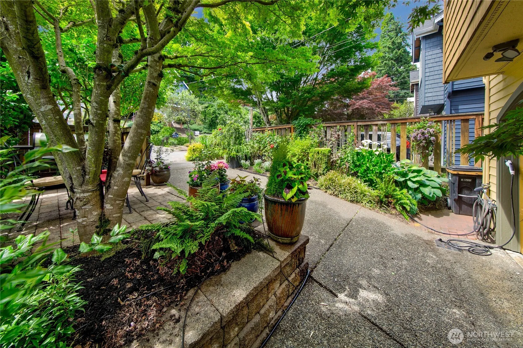 Property photo for 444 26th Avenue E, Seattle photo 2