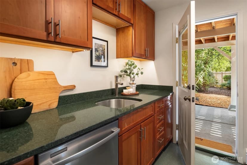 Property photo for 6726 48th Avenue Sw, Seattle photo 28
