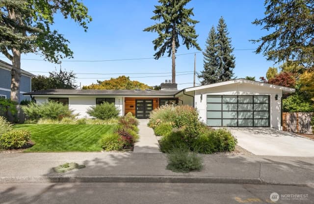 Property photo for 3812 E Crockett Street, Seattle photo 2