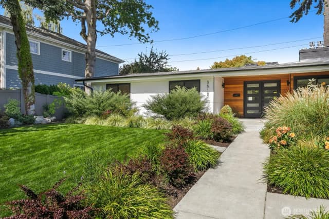 Property photo for 3812 E Crockett Street, Seattle photo 4