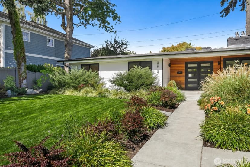 Property photo for 3812 E Crockett Street, Seattle photo 4