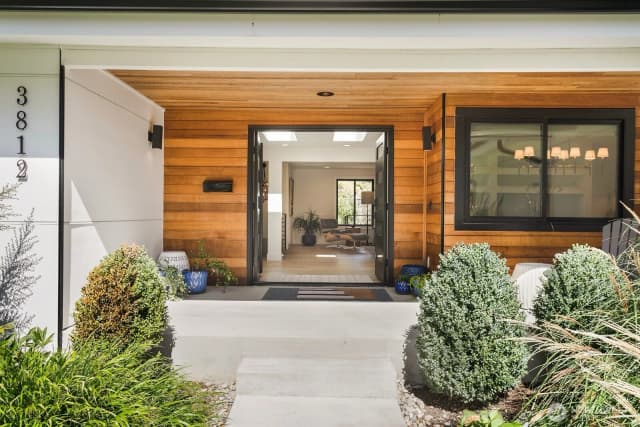 Property photo for 3812 E Crockett Street, Seattle photo 5