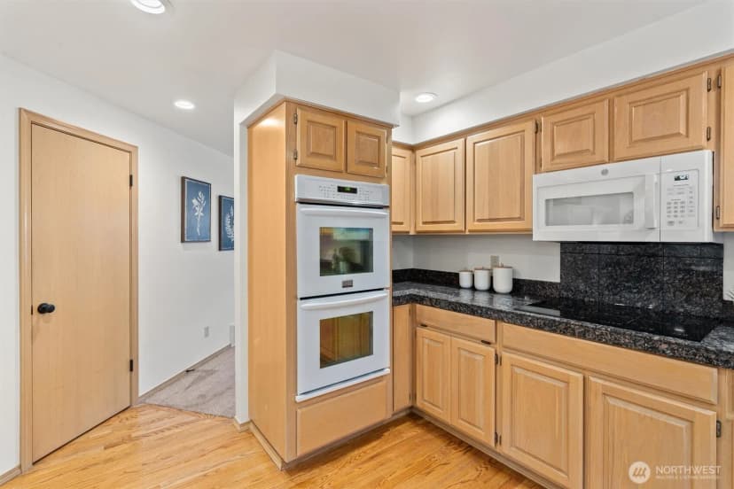 Property photo for 21324 93rd Place Sw, Edmonds photo 11
