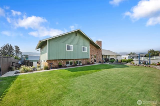 Property photo for 2716 8th Street Ne, East Wenatchee photo 4