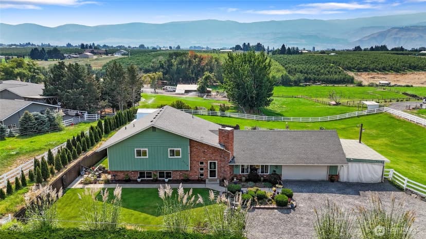 Property photo for 2716 8th Street Ne, East Wenatchee