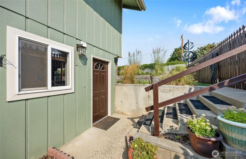 Property photo for 2716 8th Street Ne, East Wenatchee photo 32