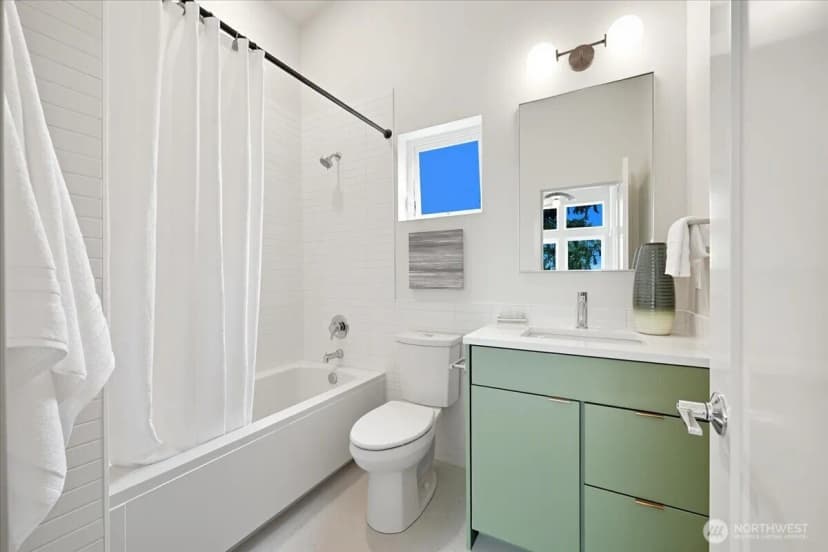 Property photo for 13049 39th Avenue Ne, Seattle photo 13