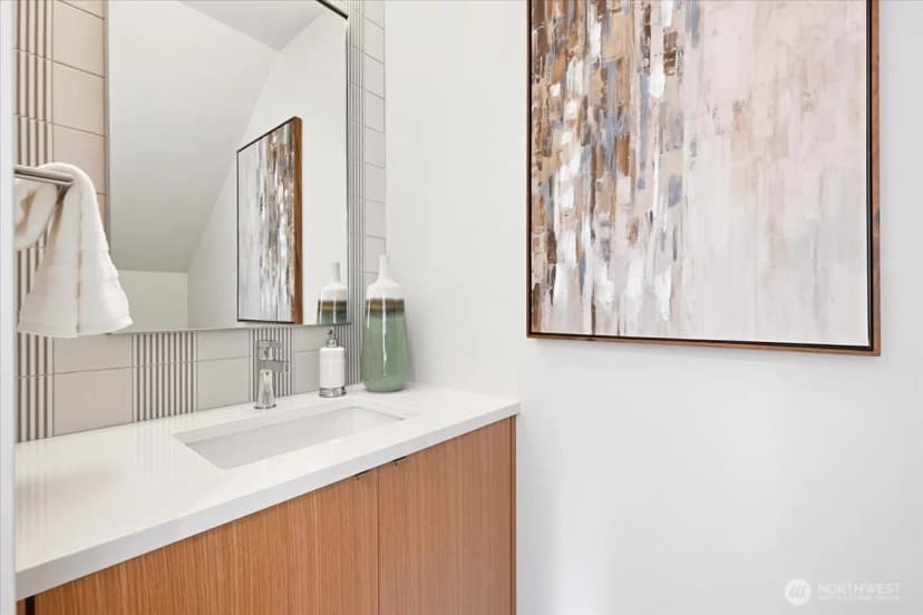 Property photo for 13049 39th Avenue Ne, Seattle photo 6