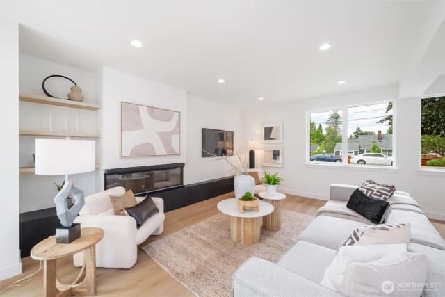 Property photo for 11256 Evanston Avenue N, Seattle photo 4
