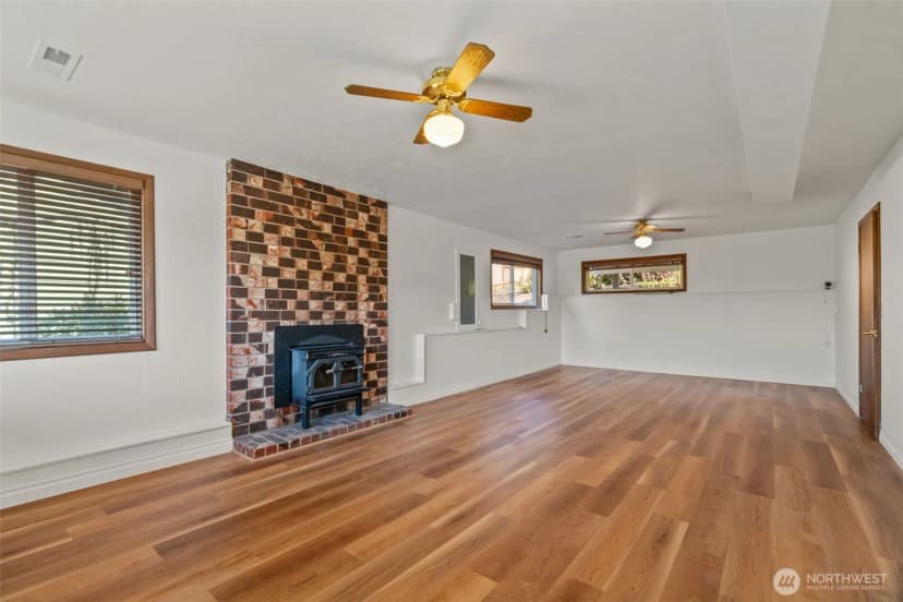 Property photo for 721 Elm Place W, Edmonds photo 18