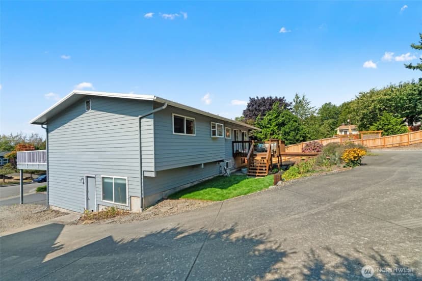 Property photo for 721 Elm Place W, Edmonds photo 25