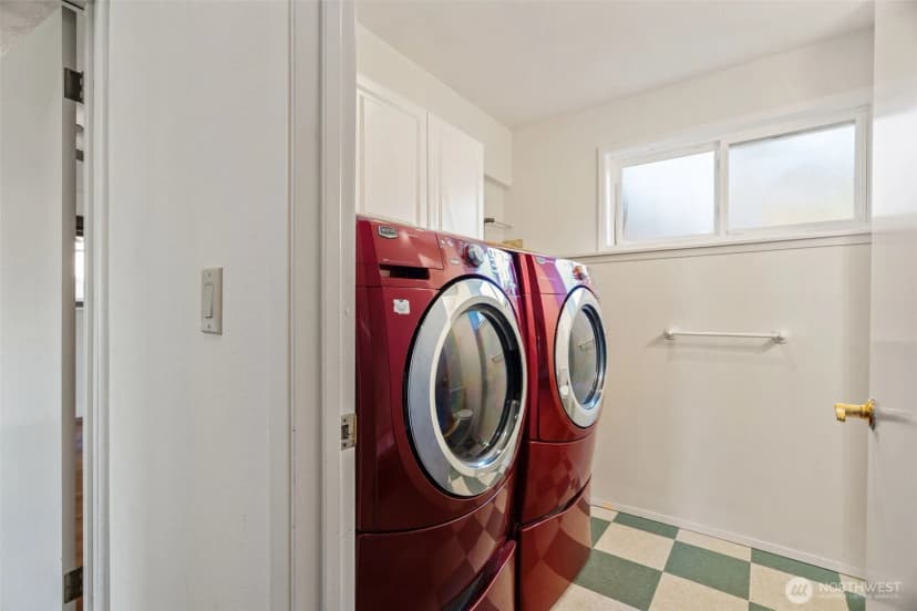 Property photo for 721 Elm Place W, Edmonds photo 21