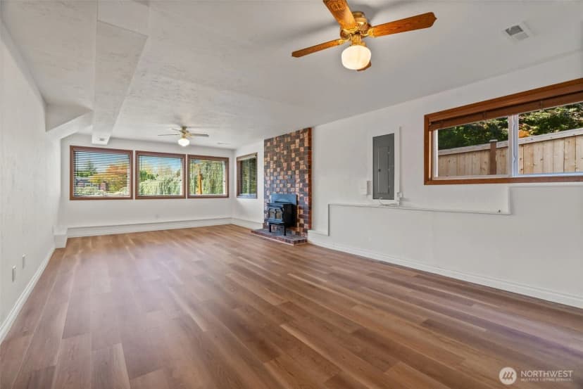 Property photo for 721 Elm Place W, Edmonds photo 19