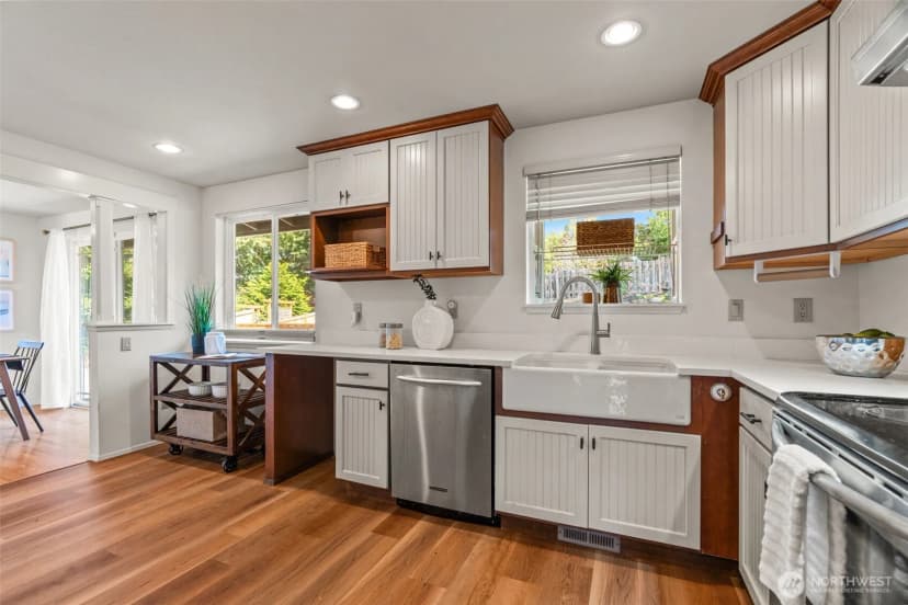 Property photo for 721 Elm Place W, Edmonds photo 12