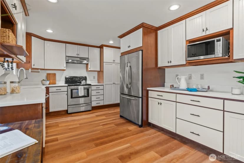 Property photo for 721 Elm Place W, Edmonds photo 11