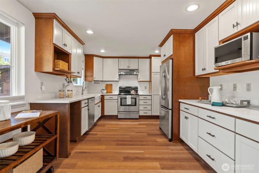 Property photo for 721 Elm Place W, Edmonds photo 10